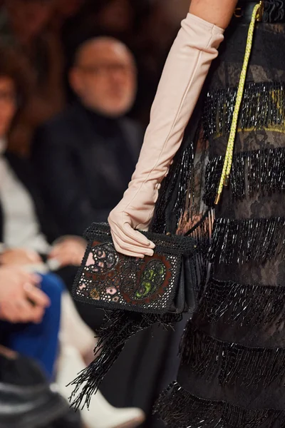 Look 150